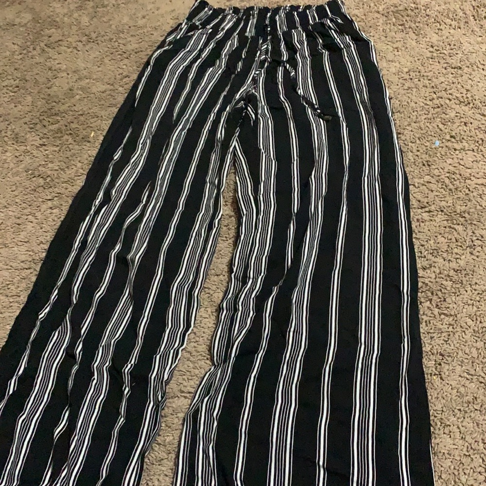 Wore the pants about 3 times,size small.